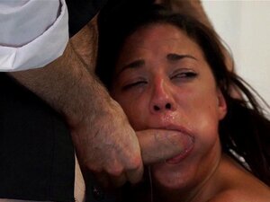 Petite timide incertaine en audition. Petite timide incertaine en