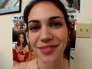 La pornstar en chaleur Faith Leon dans un clip porno universitaire