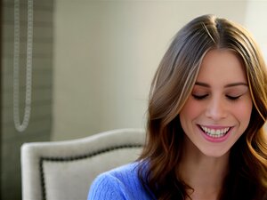 TUSHY premier anal pour la fille de fac Anya Olsen