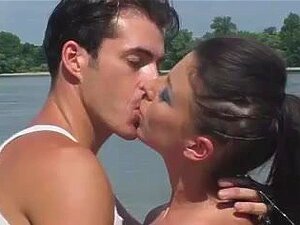 MARIA BELLUCCI : #128 Dangereusement seule,