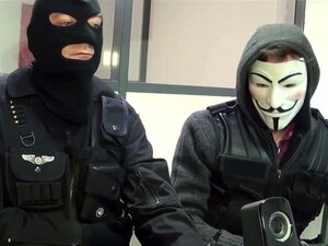 La salope banquier se fait défoncer le cul