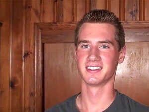 Dylan Woods prend sa première bite noire. Dylan Woods est un garçon