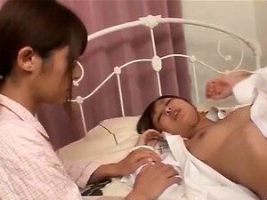 Mignonne bombe asiatique sexy baisant