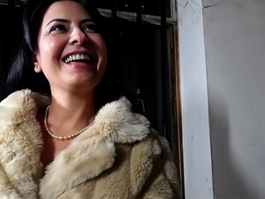 Préparez-vous à une expérience électrisante ! Regardez Mariska X