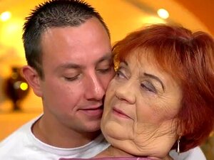 Grand-mère tubby claquée