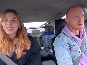 Une Mignonne Auto-Stoppeuse Du Village Paie Son Tarif En***.