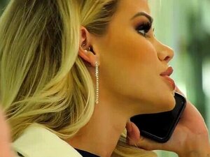 La star du porno américaine Jessa Rhodes a des orgasmes multiples et