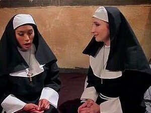 Laissez-vous envoûter par les désirs sulfureux d'une nonne