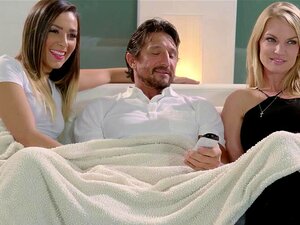 La mignonne brune Jaye Summers a attrapé la grosse bite de son