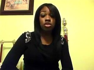Sexy mamie ébène discutant en ligne, cette salope noire coquine a