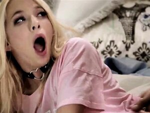 La belle-fille mignonne punie par son beau-père après une soirée