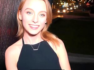 Jeune femme ukrainienne timide de dix-huit ans sur un rendez-vous dans