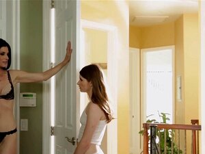 Sexe interracial avec les bombes Alice March et India Summer. Les