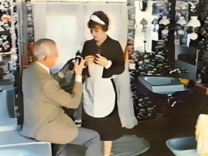 Le Vieil Homme Jean Villroy se fait Sucer Par une Femme De