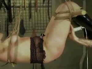 Fétichisme BDSM incroyable alors qu'une soumise chaude est
