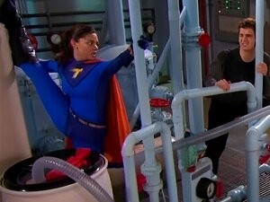 Découvrez la séduction électrisante de Kira Kosarin lors de cette