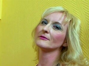 BBC baisant le cul d'une gilf chaude et âgée avec du sperme sur ses