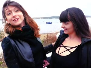 JacquieEtMichelTV 21 12 17 Melany Et Marina Chaude Journée À Sete