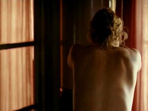 La célébrité Kate Winslet seins nus découverts dans la baignoire