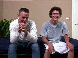 Beau-père hétéro gay nu avec une prise rigide, le beau-fils de