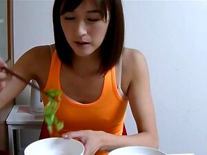 deux femmes musclées se font baiser dans son corps