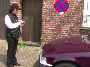 La belle-mère allemande se fait baiser hardcore après avoir séduit