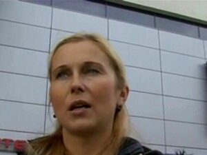 RUES TCHÈQUES - MILF blonde ramassée dans la rue. RUES TCHèques -