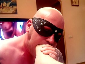 Suite de CRAZY BDSM - BÂILLONNEMENT EXTRÊME DES PIEDS PROFONDS avec