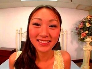 Plongez dans la tentatrice Evelyn, l'alliance parfaite de l'innocence