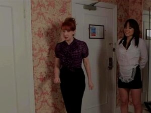 CFNM femdoms taquine un loser à microbites