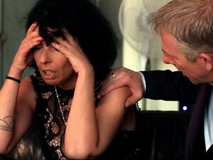 La secrétaire mature allemande baise le patron de l'entreprise