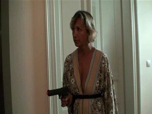 Deux voleurs baisent une veuve solitaire