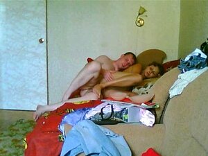 Couple russe en chaleur fait du porno maison. Couple russe en chaleur