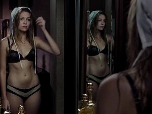 Lili Simmons nue - Banshee s01e08 - 2013. Le clip a été pris de la