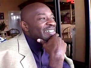 Superbe performance adulte interracial avec une grosse bite,