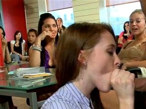 Une étudiante se fait baiser