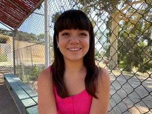 Real cuties-La Mignonne Aux Cheveux Bruns Avec Des Vis Mochi Mona Aime