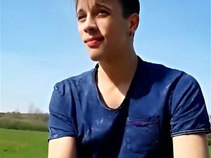 footballeur suce son entraîneur pour le match