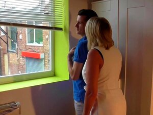 Sexe fétichiste à la maison avec une maman mature et son beau-fils
