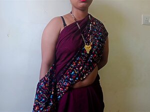 Bhabhi du village indien desi chaud suçait une bite dans la bouche et