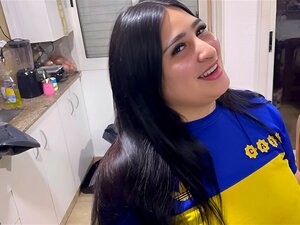 Argentine BOSTERA perd son pari et paie avec ses énormes SEINS ET son
