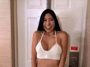 MILF asiatique mignonne casting parfait du corps. La MILF asiatique