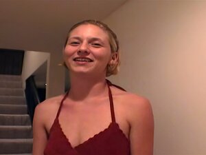 Natasha vient de rompre avec son petit ami. Afin de l'oublier, elle a