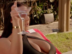 LA VIXEN Angela White baise une ÉNORME BITE !!