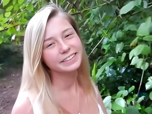 Carolina Sweets Jouit d'un Orgasme public en Cascade-POV et Amateur