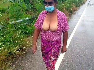 Sexy Tante Montre ses nichons en pleine nature charmante
