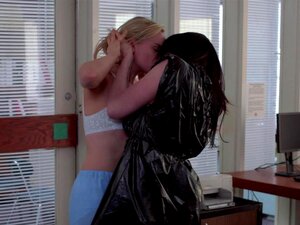 Taylor Schilling, Laura Prepon - Orange est le nouveau noir s03e02-06
