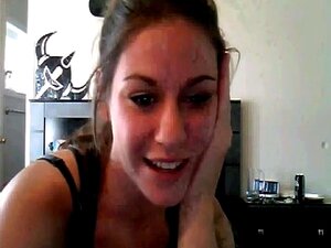 femme glamour danse et montre des melons en livecam,