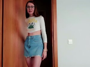 La mignonne excitée Elena Ross a foré durement son demi-frère