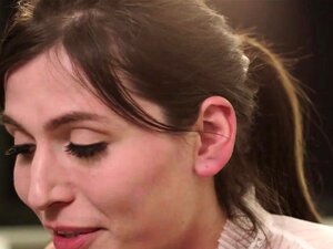 TS Aubrey Kate adore vraiment le sexe anal hardcore avec une grosse